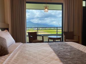 Phòng Deluxe Giường Đôi Có Ban Công (Deluxe Double Room with Balcony)