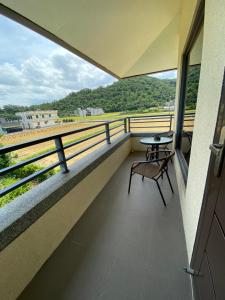 Phòng Deluxe Giường Đôi Có Ban Công (Deluxe Double Room with Balcony)
