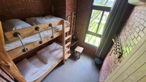 Phòng 2 Giường Đơn Có Phòng Tắm Chung (Twin Room with Shared Bathroom)