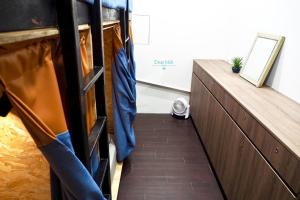 Giường Trong Phòng Ngủ Tập Thể Nữ 6 Giường (Bed in 6-Bed Female Dormitory Room)