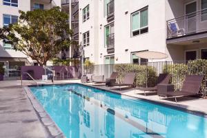 Two-Bedroom Apartment room in Downtown LA Stylish