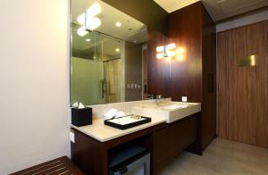 Phòng Hai Giường Đơn Loại Sang (Deluxe Twin Room)