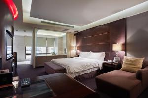 Phòng Power giường lớn – Nhận phòng sau 16:00 (Power King Room - Check-In After 4PM)
