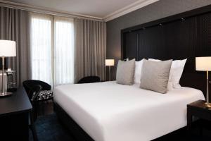 Superior Double or Twin Room room in Hotel Elysees Regencia