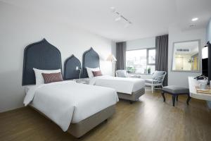Comfy Twin Room room in 56 SURAWONG HOTEL AND RESIDENCE