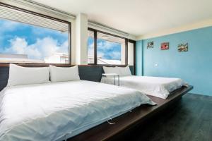 Large Quad Room With Balcony