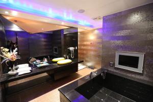 Phòng Giường Đôi Hạng Bình Dân (Budget Double Room)