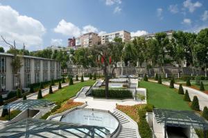 Palace Courtyard Room King Bed room in Four Seasons Hotel Istanbul At The Bosphorus