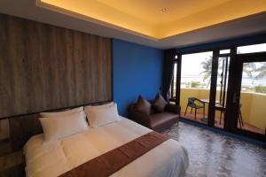 Phòng Deluxe Giường Đôi Với Ban Công và Tầm Nhìn Ra Biển (Deluxe Double Room with Balcony and Sea View)