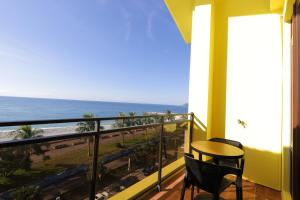 Phòng Gia Đình Nhìn Ra Biển (Family Room with Sea View)