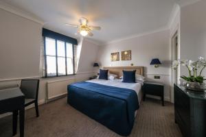 Three-Bedroom Apartment room in Collingham Serviced Apartments