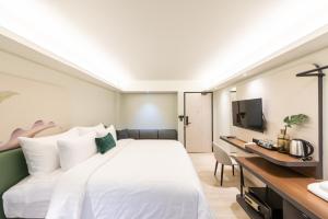 Phòng Loại Sang Giường Lớn (Deluxe King Room)