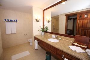 Suite Junior Deluxe Nhìn Ra Đồi (Deluxe Junior Suite to Hill View)