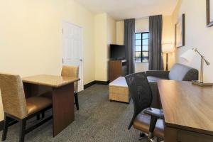 Queen Room with Roll-In Shower - Disability Access - Non-Smoking room in Staybridge Suites Reno Nevada, an IHG Hotel