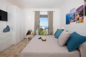 Deluxe Double Room with Balcony and Sea View room in Amalfi Casamia B&B