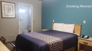 Standard Queen Room room in Eagle Inn Motel