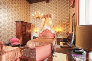 Exclusive Triple Room room in Hotel Monna Lisa -Florence City Centre
