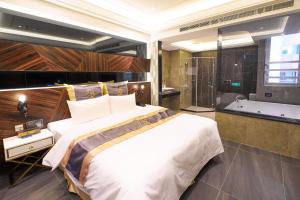 Superior Garage Double Room (Check-in at 21:00)