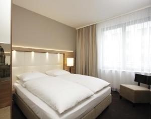 Comfort Double or Twin Room room in H4 Hotel Berlin Alexanderplatz