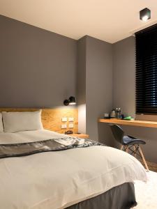 Phòng Đôi Loại Sang có Bồn Tắm (Deluxe Double Room with Bathtub)