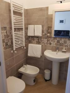Double or Twin Room with Private Bathroom room in Edomus Roma