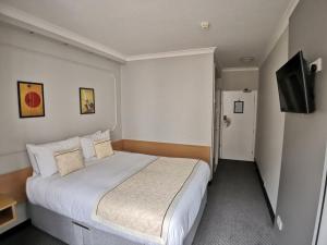 Superior Double Room room in Lancaster Hall Hotel