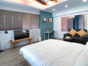 Phòng Deluxe Giường Đôi Có Ban Công (Deluxe Double Room with Balcony)