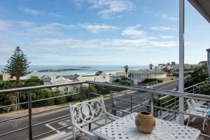Deluxe Double Room with Sea View - Upper Level room in Blaauw Village Guest House