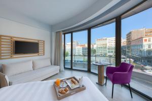Corner Suite Fountain View room in Athens Tiare Hotel