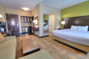 King Studio room in Staybridge Suites Knoxville West, an IHG Hotel