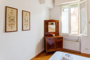 One-Bedroom Apartment room in Guggeinheim Apartment