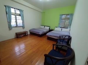 Phòng Gia đình có Phòng tắm Riêng Bên ngoài (Family Room with External Private Bathroom)