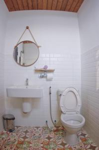 Phòng Giường Lớn Có Phòng Tắm Riêng (King Room with Private Bathroom)