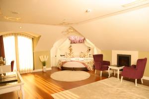 Deluxe King Suite room in Hurry Inn Merter Istanbul Hotel