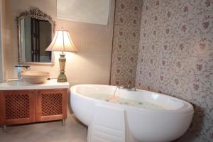 Phòng Đôi Cao Cấp (Superior Double Room)