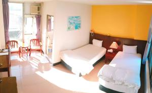 Phòng đoi nhỏ hoặc phòng 2 giường đơn (Small Double or Twin Room)