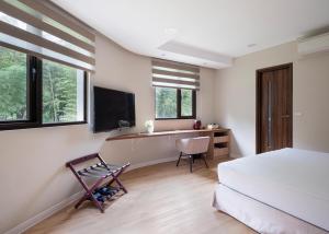 Comfort Room with Queen Bed