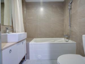 Phòng Bốn Người Ấm Cúng (Cozy Quadruple Room)