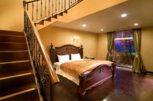 Phòng 2 tầng 4 người (Duplex Quadruple Room)