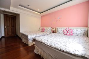 Phòng Gia đình nhìn ra Núi (Family Room with Mountain View)