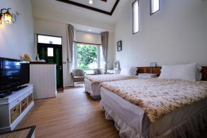 Phòng Giường Đôi Nhìn Ra Núi (Double Room with Mountain View)