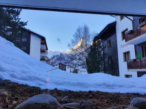 !!!GOOD PRICE, CLOSE TO DOWN TOWN, GOOD LOCATION!!