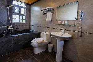 Phòng Deluxe Giường Đôi Có Bồn Tắm (Deluxe Double Room with Bath)