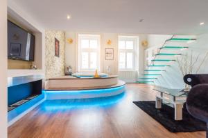 One-Bedroom Apartment room in GOLDEN Suite JACUZZI