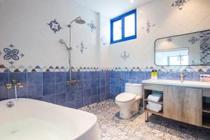Phòng 4 Người Có Bồn Tắm (Quadruple Room with Bath)