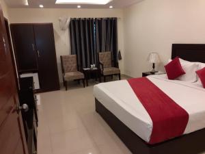 Deluxe Double Room room in Hotel Noor Plaza