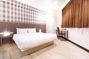 Phòng Suite Loại sang – Cấm Hút Thuốc (Deluxe Suite - Non-Smoking)