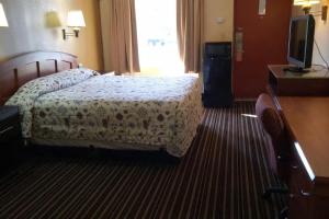 Double Room with Two Double Beds - Accessible/Non-Smoking room in Rodeway Inn Mount Laurel Hwy 73