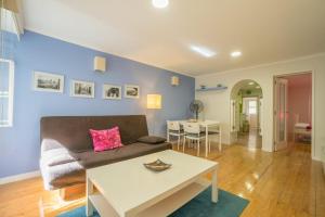 Apartment room in Colorful 1BR Apt - 15 mins to Castelo de S Jorge