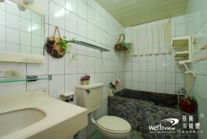 Phòng Giường Đôi Với Phòng Tắm Chung (Double Room with Shared Bathroom)